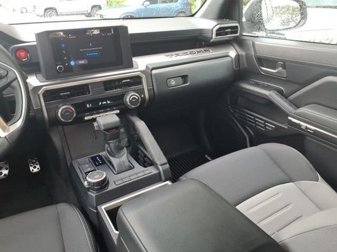 Used 2025 Toyota Tacoma TRD Sport AWD/4WD image 9