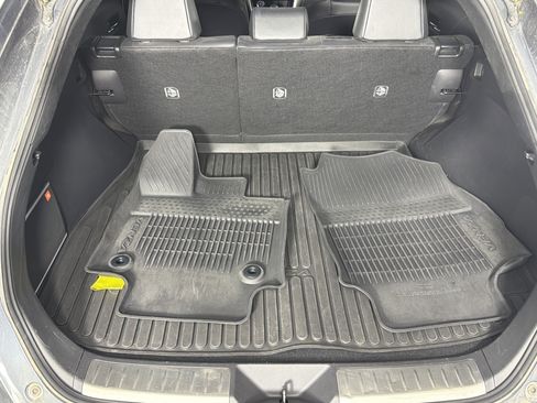 Used 2021 Toyota Venza Limited image 27