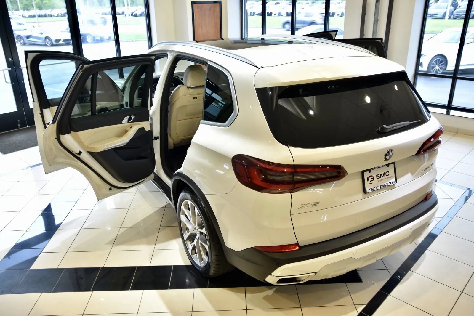 Used 2022 BMW X5 xDrive40i w/ Premium Package AWD/4WD image 8