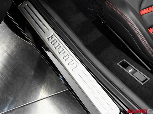 Used 2022 Ferrari F8 Tributo RWD image 45
