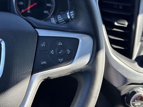 Used 2023 GMC Acadia SLT image 20