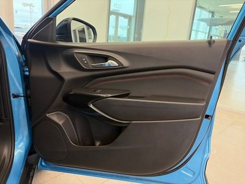Used 2025 Chevrolet Trax RS w/ Driver Confidence Package image 44
