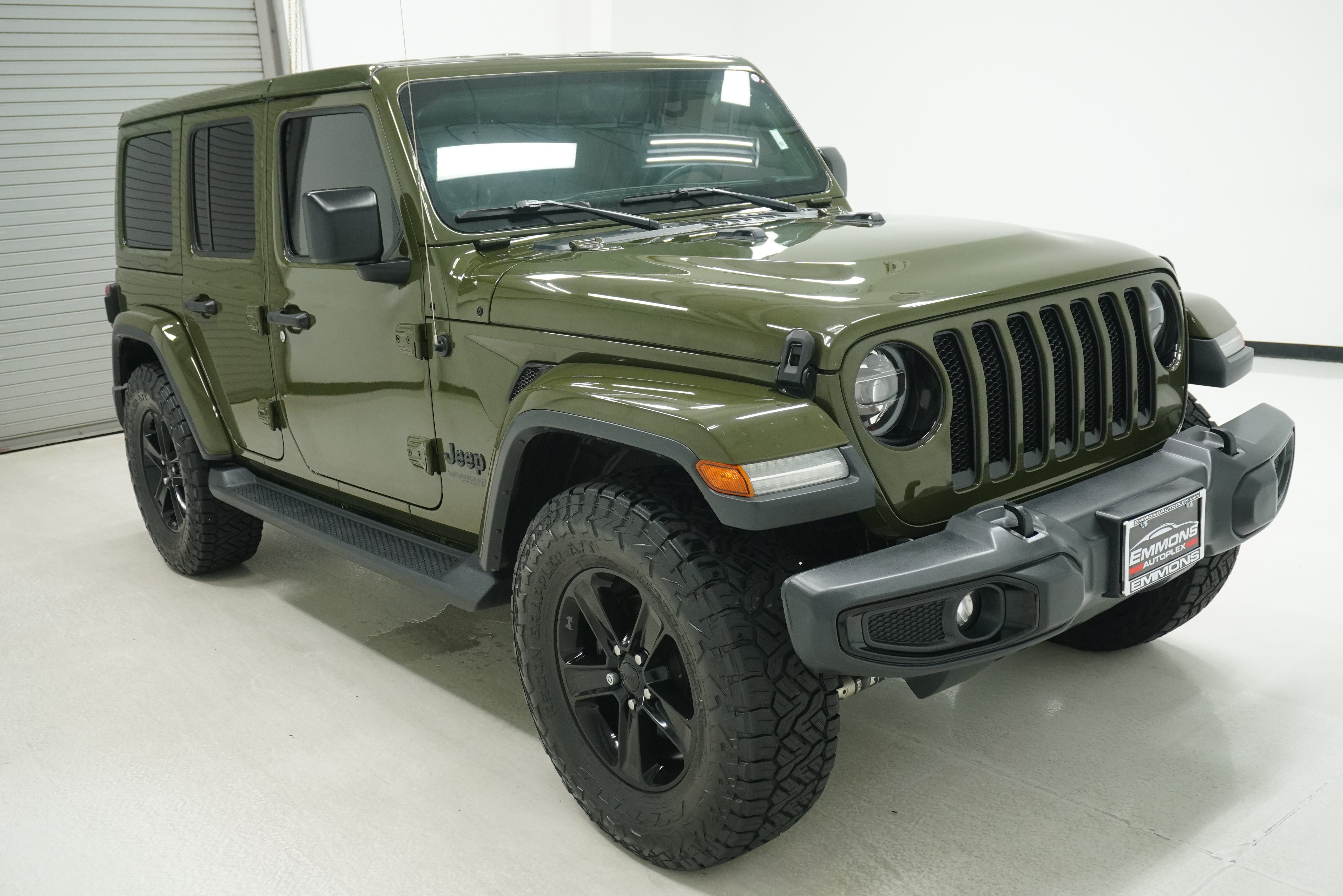 Used 2021 Jeep Wrangler Unlimited Sahara AWD/4WD image 3