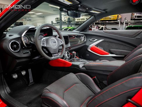 Used 2021 Chevrolet Camaro ZL1 RWD image 98