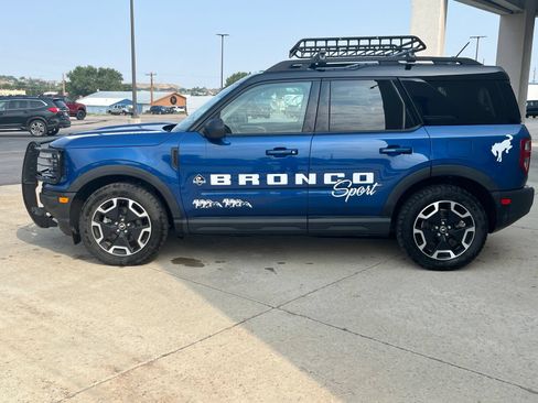 Used 2023 Ford Bronco Sport Outer Banks w/ Tech Package AWD/4WD image 10