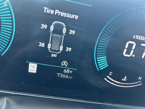 Used 2025 Hyundai Kona SE image 31