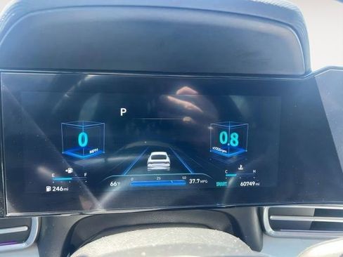 Used 2023 Hyundai Elantra Limited w/ Preferred Accessory Package FWD image 10