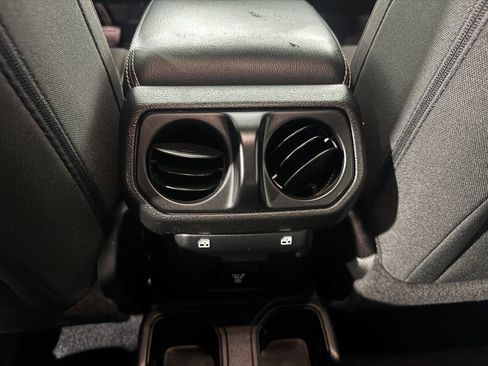 Used 2019 Jeep Wrangler Unlimited Sahara w/ Uconnect 4C Nav & Sound Group AWD/4WD image 39