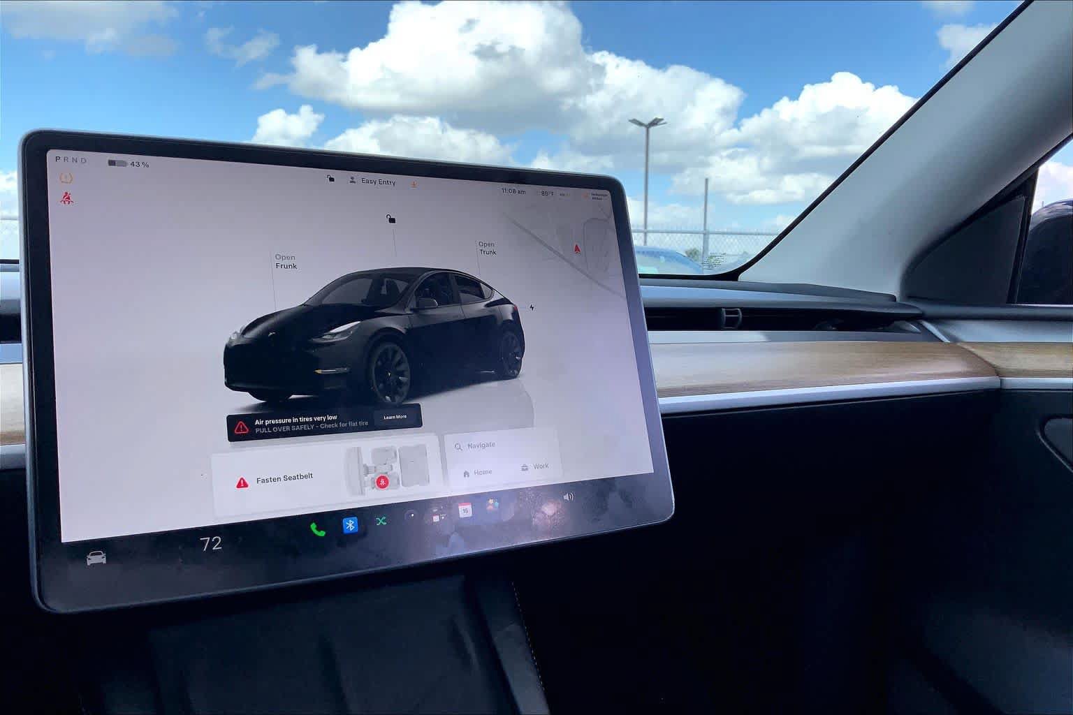 Used 2024 Tesla Model Y 2WD image 30