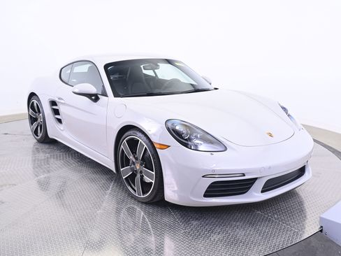 Certified 2025 Porsche 718 Cayman RWD image 9