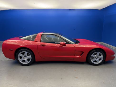 Used 1997 Chevrolet Corvette Coupe image 8