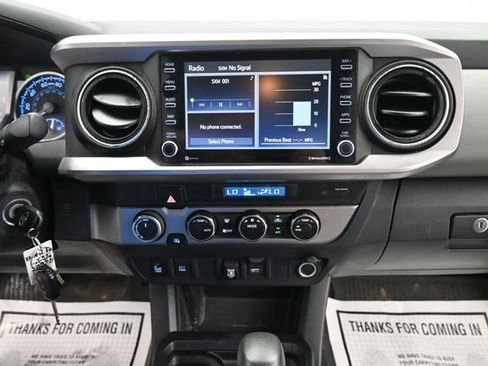 Used 2022 Toyota Tacoma SR5 w/ Technology Package AWD/4WD image 15
