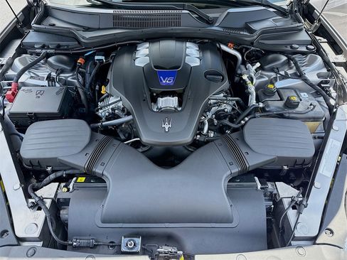 Used 2021 Maserati Quattroporte S image 35