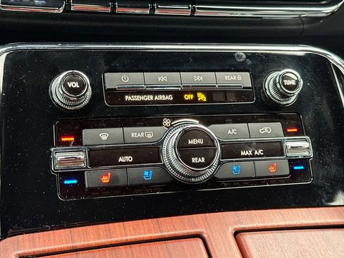 Used 2023 Lincoln Navigator Reserve image 28