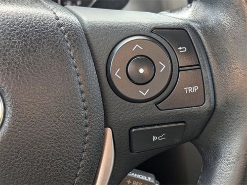 Used 2018 Toyota RAV4 Limited image 27