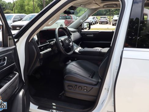 Used 2025 INFINITI QX80 Sensory AWD/4WD image 29