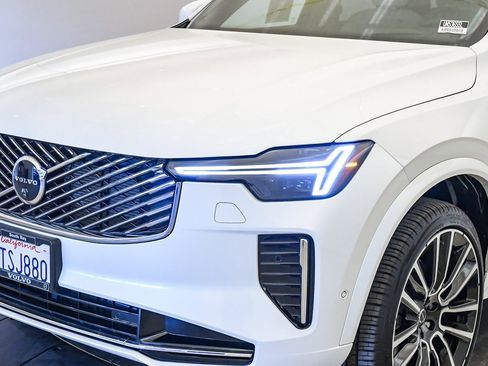 Certified 2025 Volvo XC90 B6 Ultra w/ Protection Package Premier image 9