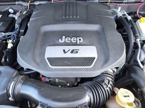 Used 2015 Jeep Wrangler Unlimited Sport AWD/4WD image 34