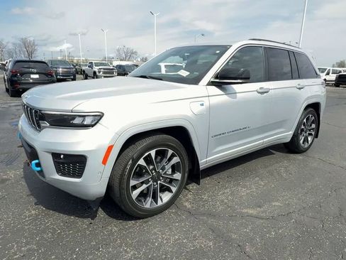 Used 2023 Jeep Grand Cherokee L Limited AWD/4WD image 4