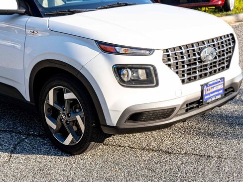 Used 2021 Hyundai Venue SEL FWD image 9
