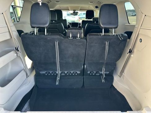 Used 2023 Chrysler Pacifica Touring-L image 14