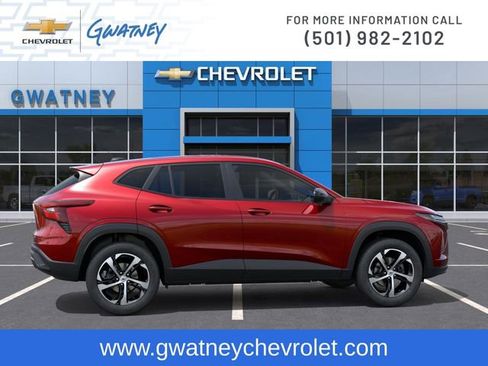 New 2026 Chevrolet Trax RS w/ Sunroof Package FWD image 5
