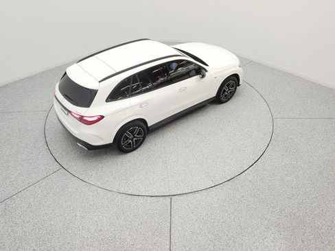 Used 2025 Mercedes-Benz GLC 350e 4MATIC image 13