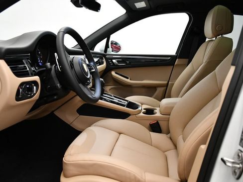 Certified 2026 Porsche Macan AWD/4WD image 5