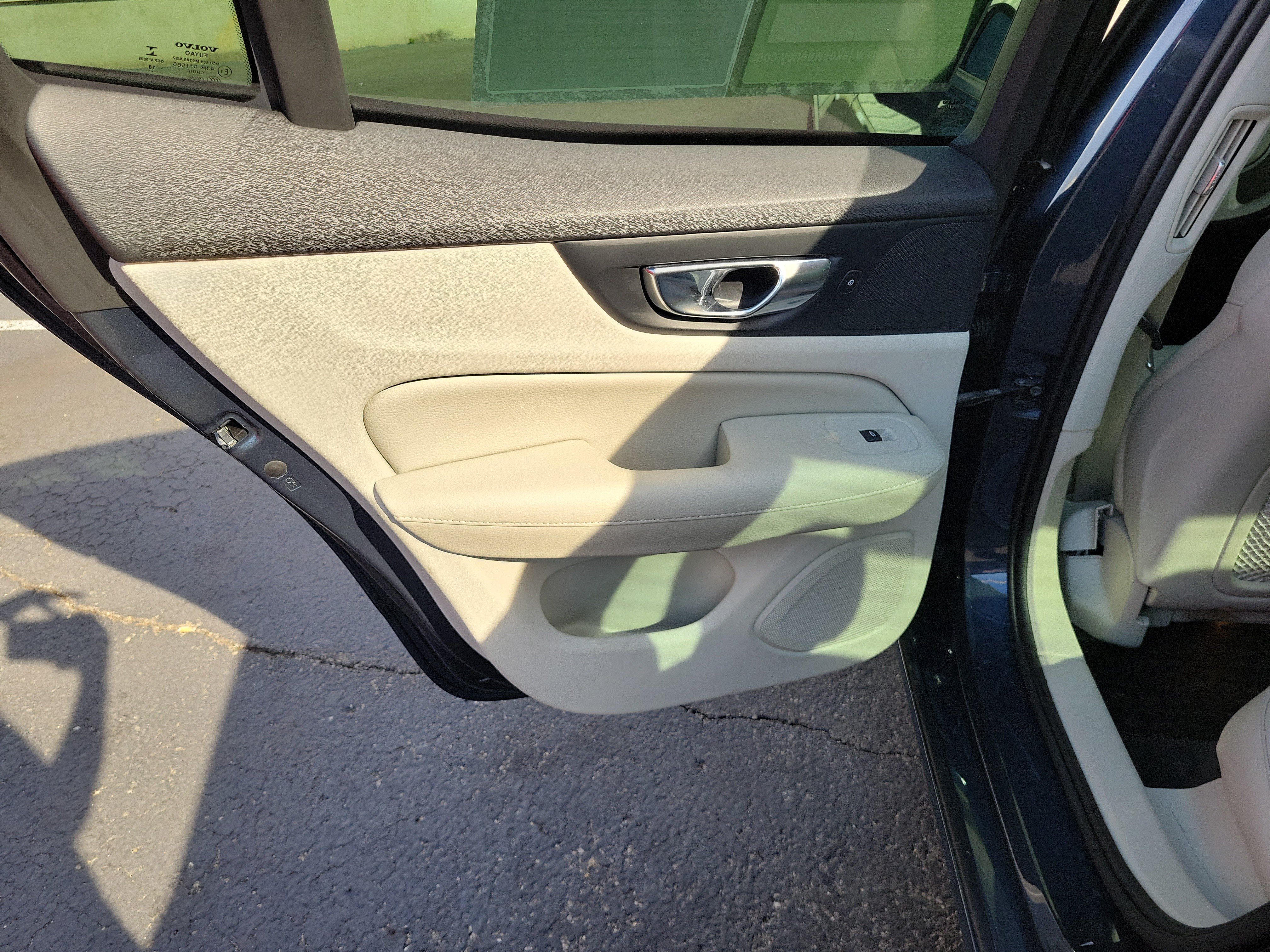 Used 2019 Volvo S60 T5 Momentum w/ Premium Package FWD image 14