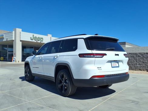 New 2025 Jeep Grand Cherokee L Altitude image 4