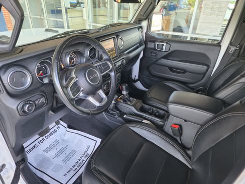 Used 2021 Jeep Wrangler Unlimited Sahara AWD/4WD image 8