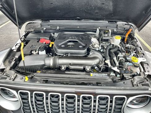 Used 2025 Jeep Wrangler Unlimited Sahara AWD/4WD image 31