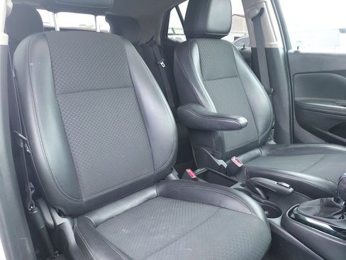 Used 2022 Buick Encore Preferred w/ Safety Package FWD image 31