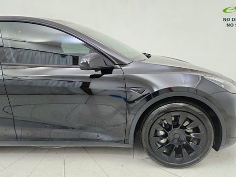 Used 2023 Tesla Model Y Long Range AWD/4WD image 7
