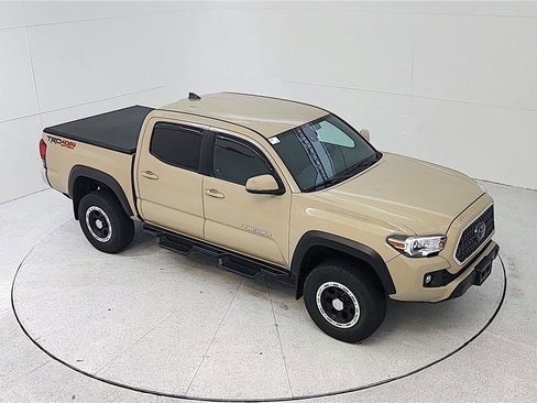 Used 2018 Toyota Tacoma TRD Off-Road AWD/4WD image 49