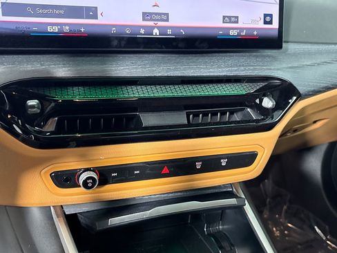 Used 2025 BMW M340i w/ Premium Package image 22