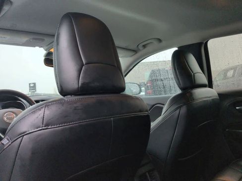 Used 2020 Jeep Cherokee Limited image 18