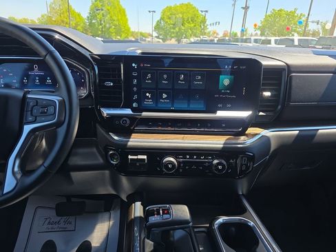 Used 2024 Chevrolet Silverado 1500 LT Trail Boss w/ LT Trail Boss Premium Package AWD/4WD image 18