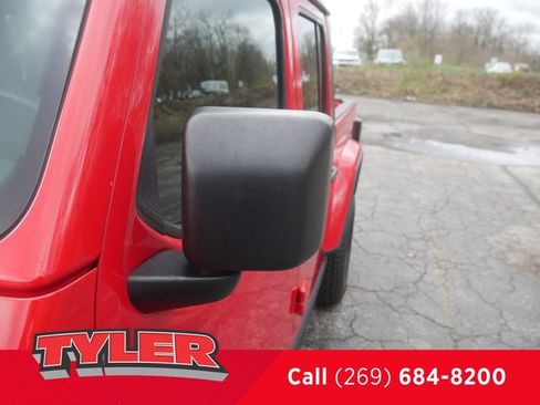 Certified 2022 Jeep Gladiator Sport AWD/4WD image 14