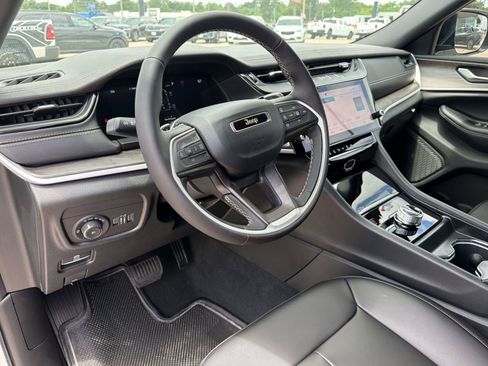 New 2026 Jeep Grand Cherokee L Limited w/ Limited Altitude Package AWD/4WD image 4