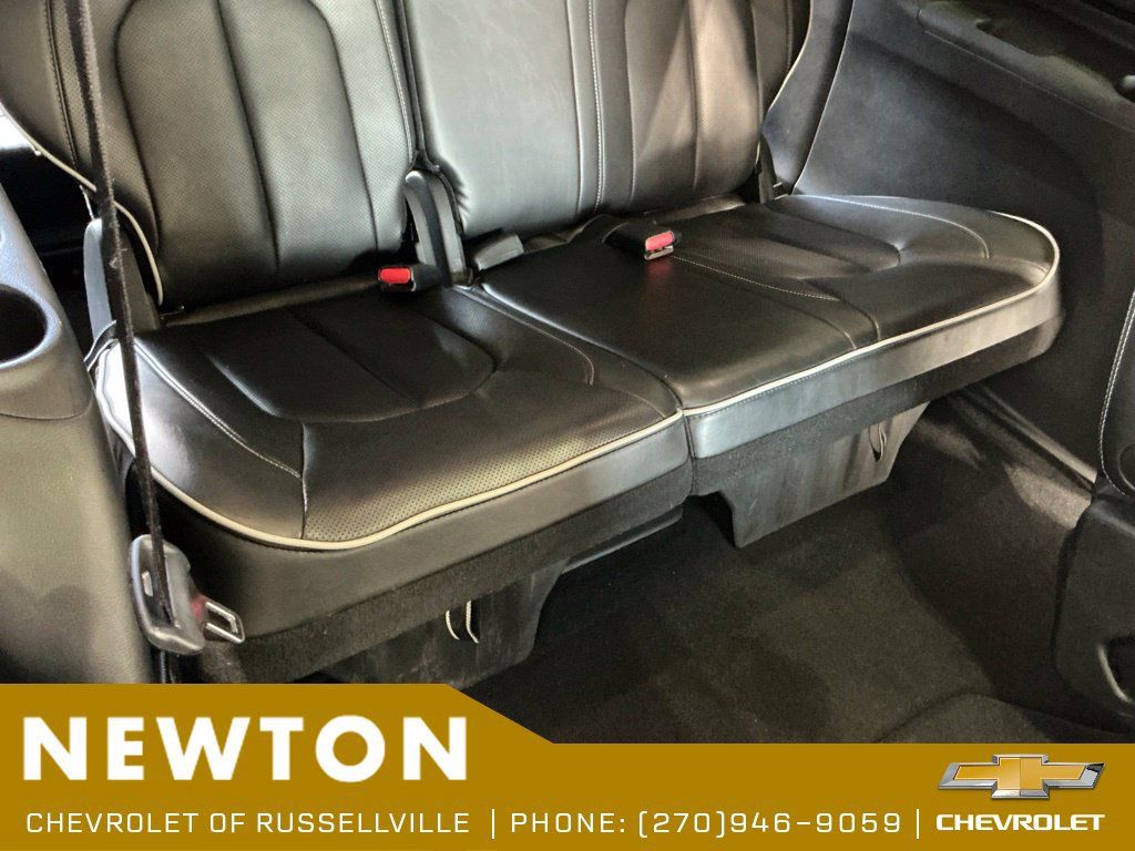 Used 2025 Chrysler Pacifica Limited FWD image 22
