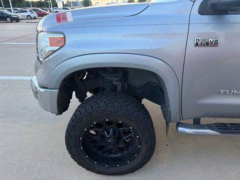 Used 2017 Toyota Tundra Limited w/ Limited Premium Package RWD image 2