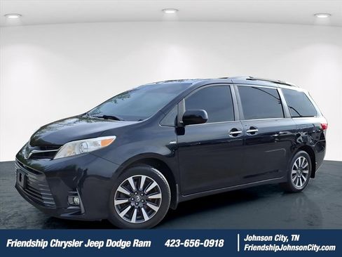 Used 2019 Toyota Sienna XLE image 1