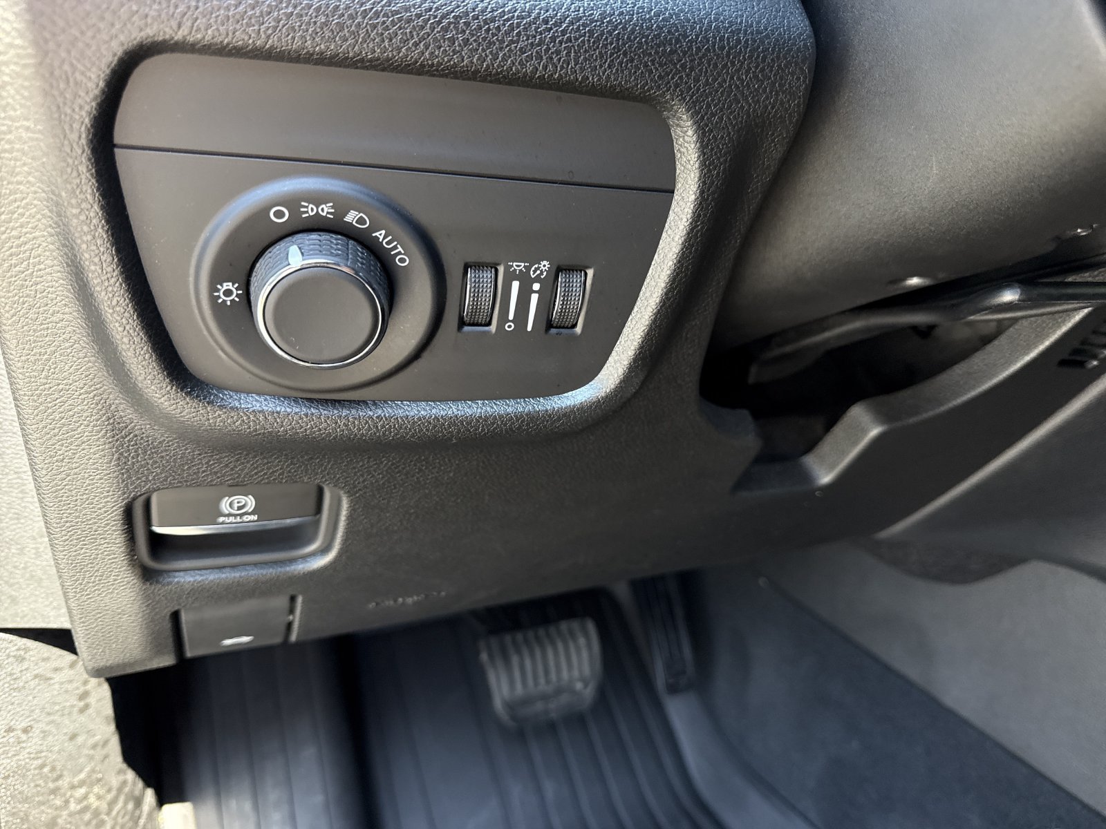 Used 2024 Jeep Grand Cherokee L Laredo AWD/4WD image 19