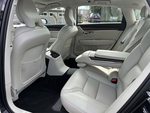 Used 2021 Volvo S90 T8 Inscription image 15