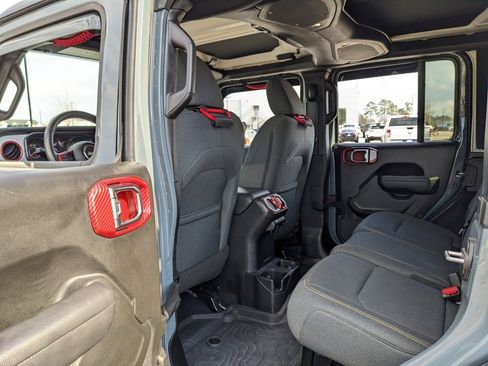 Used 2025 Jeep Wrangler Willys image 36