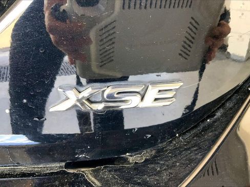 Used 2020 Toyota Camry XSE image 9