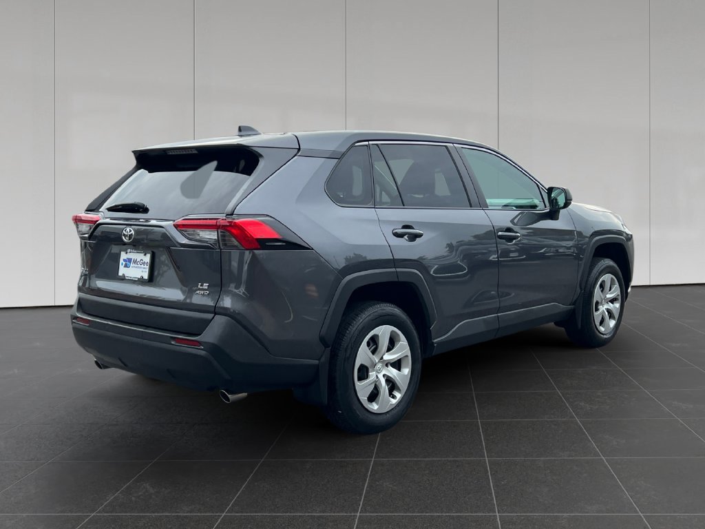 Used 2022 Toyota RAV4 LE AWD/4WD image 5