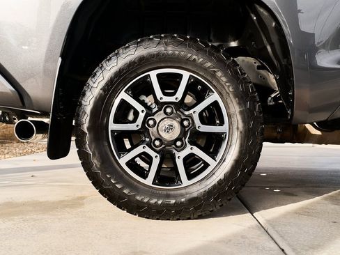 Used 2017 Toyota Tundra SR5 image 12