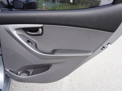 Used 2015 Hyundai Elantra SE w/ Option Group 02 FWD image 15